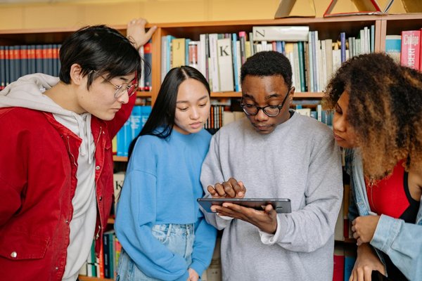Orientation formation emploi : comment bien choisir son parcours pour réussir